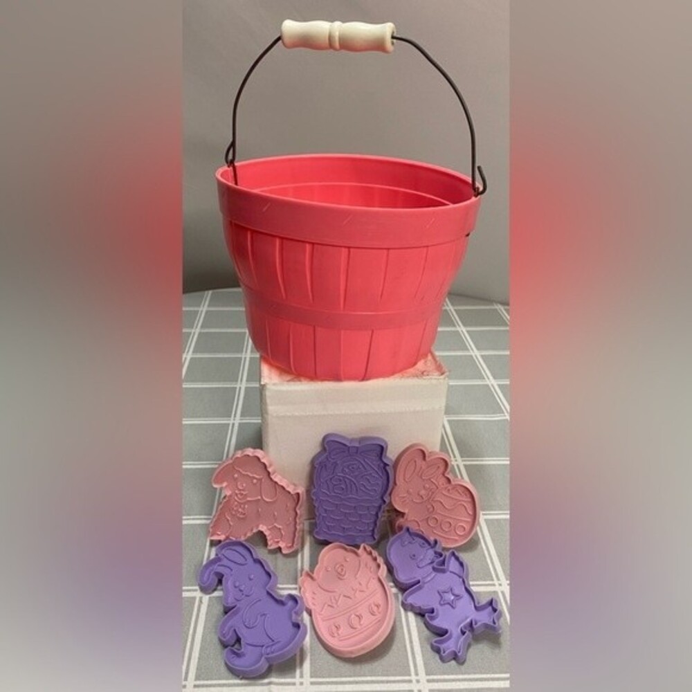 Vintage 70’s Pink Molded Plastic Bushel Easter Basket & 6) Ullman Cookie Cutters